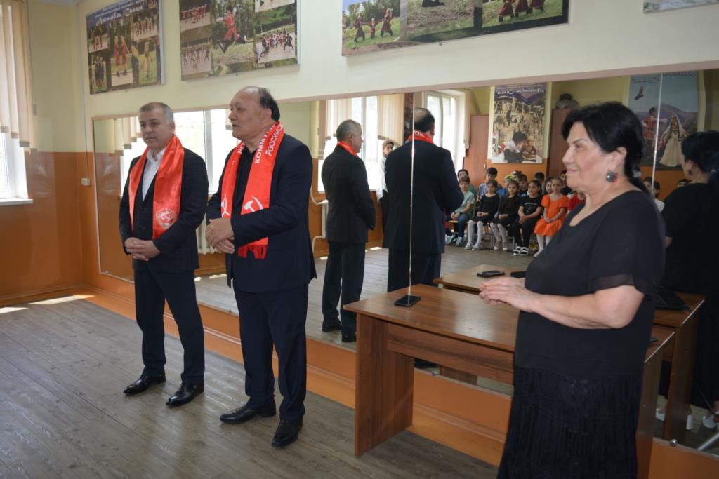 Коммунисты поздравили маленьких дагестанцев с Днем защиты детей