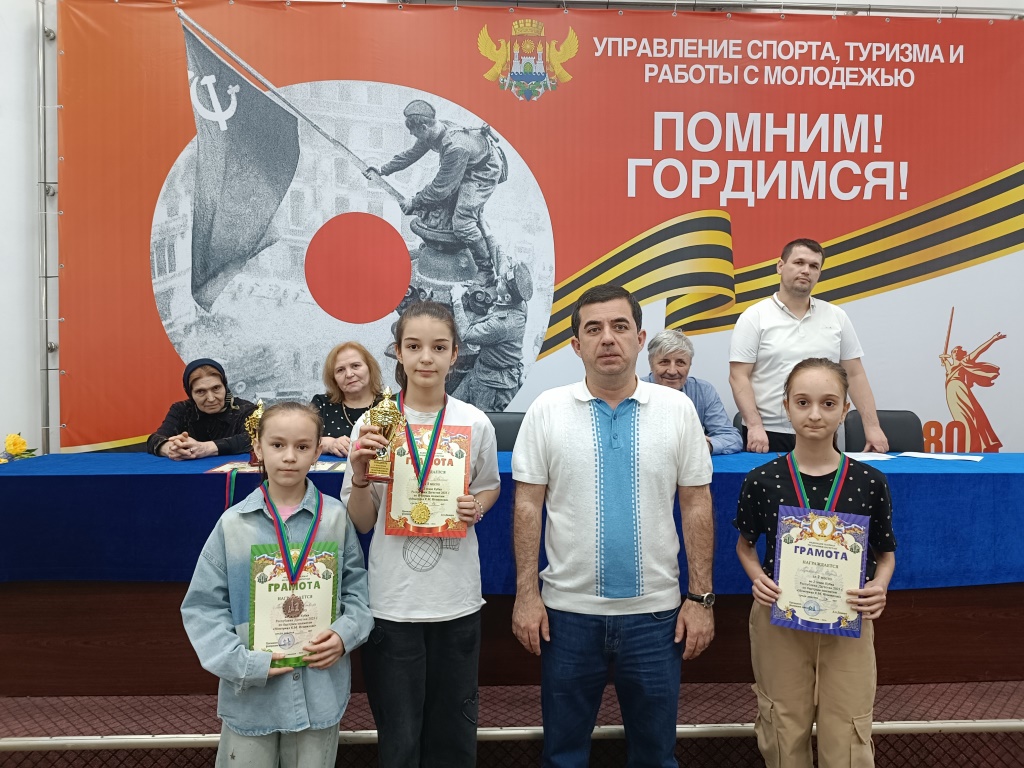 Шахматный турнир памяти тренера Кадыра Исмаилова провели в Махачкале