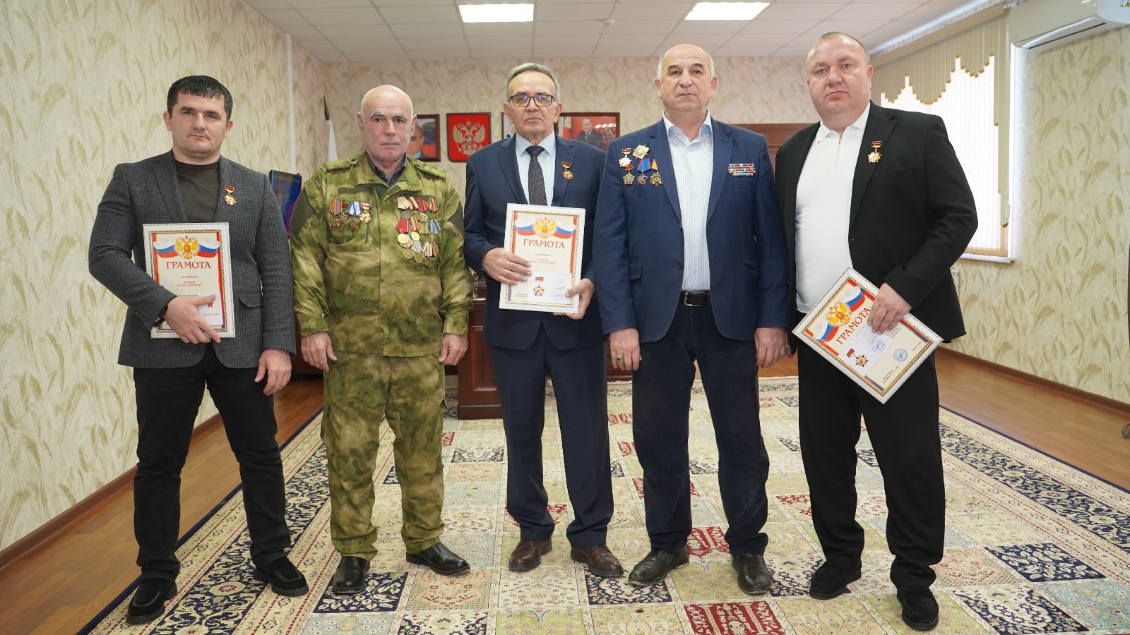 Союз ветеранов Афганистана вручил награды руководству Хасавюртовского района