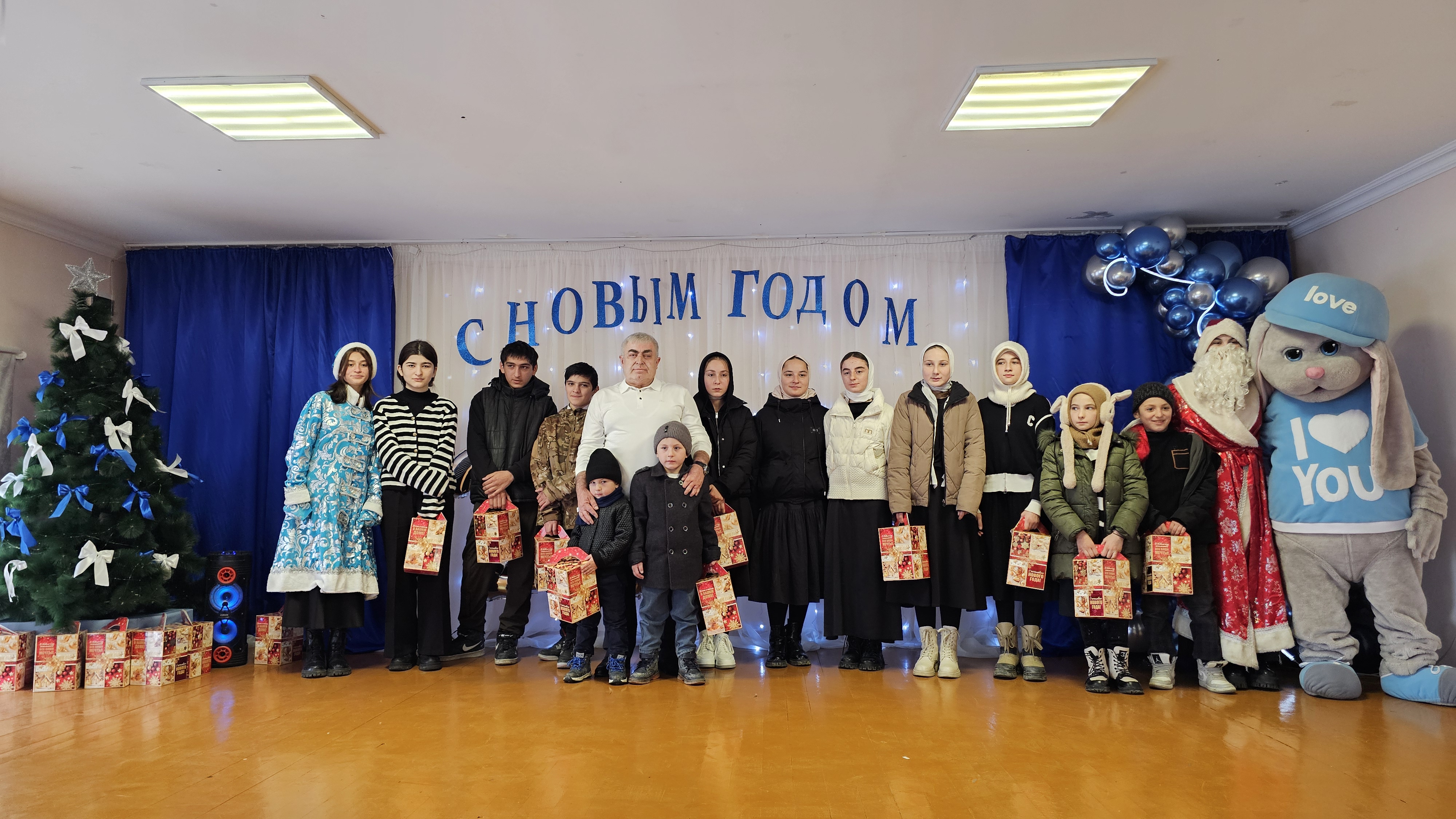 Дети Ахвахского района получили новогодние подарки от Главы Дагестана