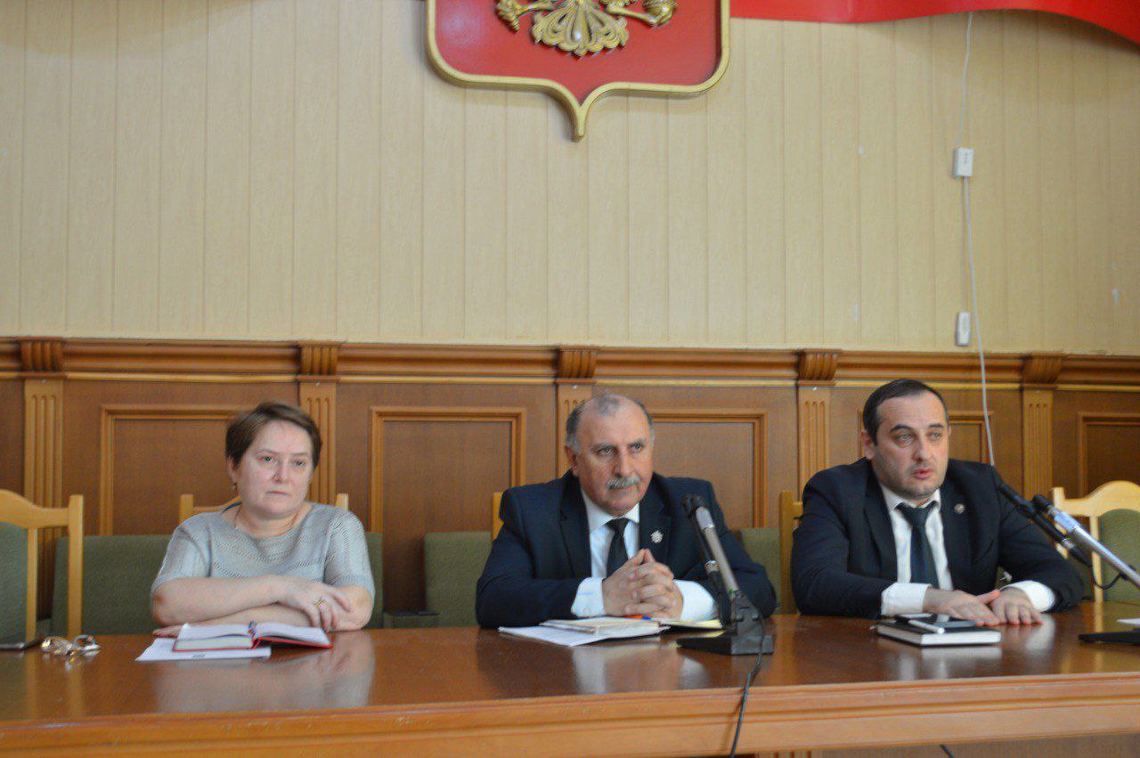 Антитеррористическую защищенность школ обсудили в Каякентском районе