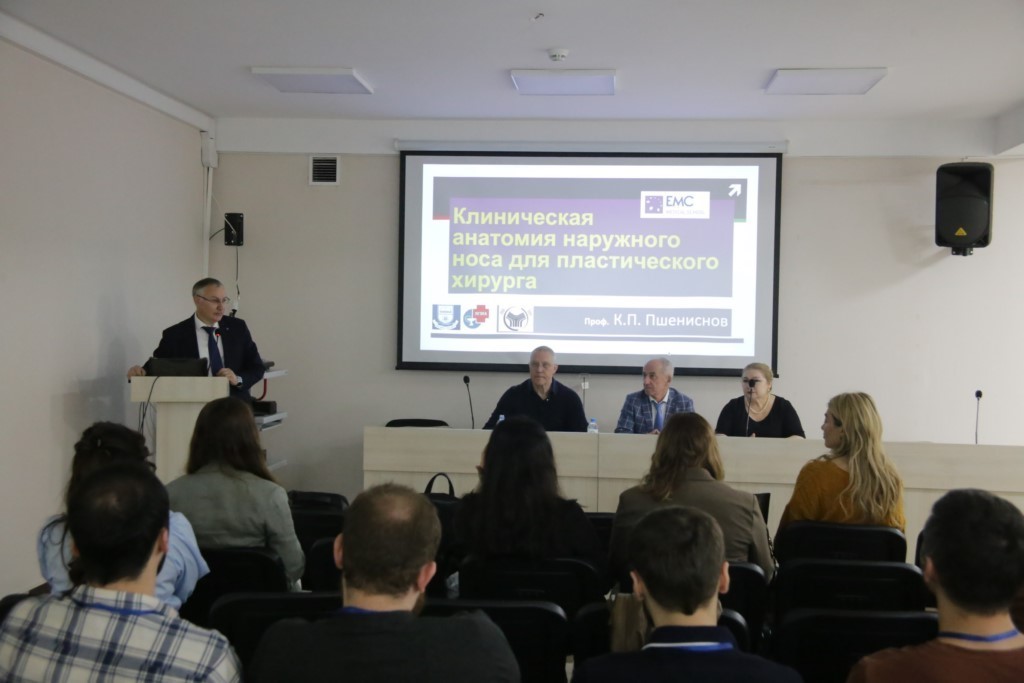 Первый образовательный практикум «Кадавер-курс ''Сохранная риносептопластика''» прошел в ДГМУ