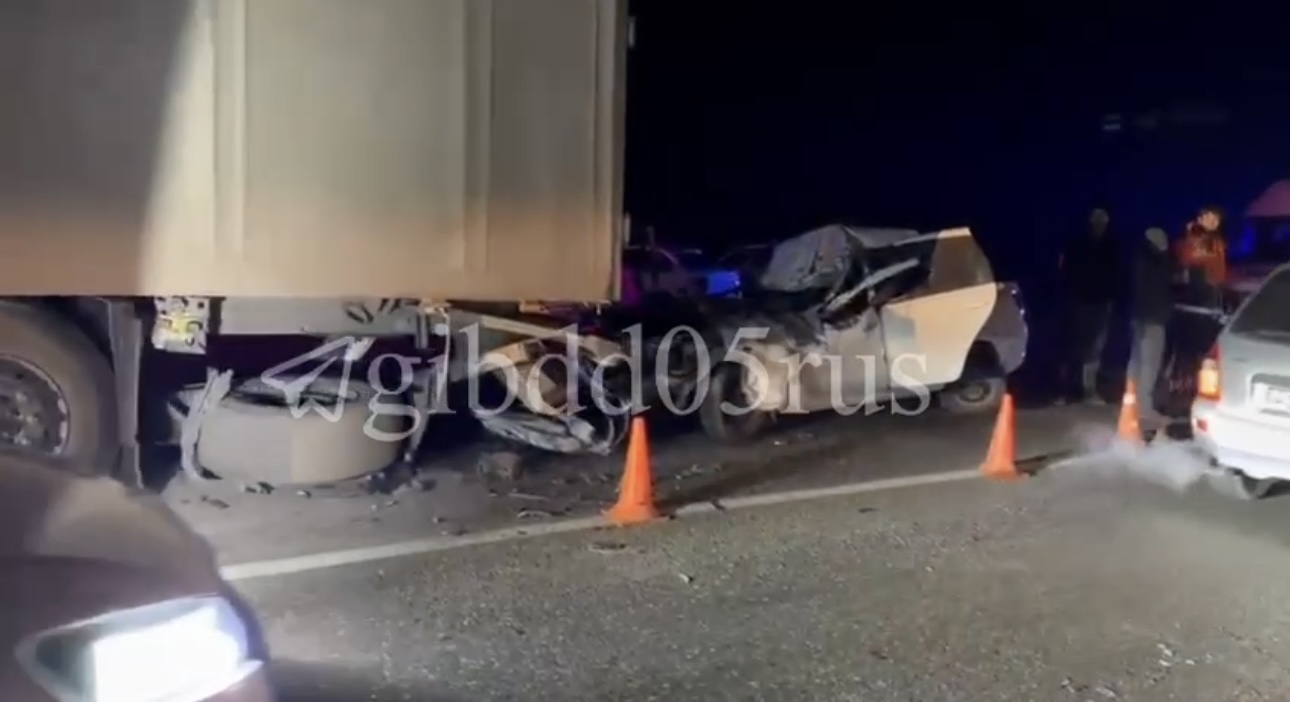 Два человека погибли в ДТП с фурой в Дагестане