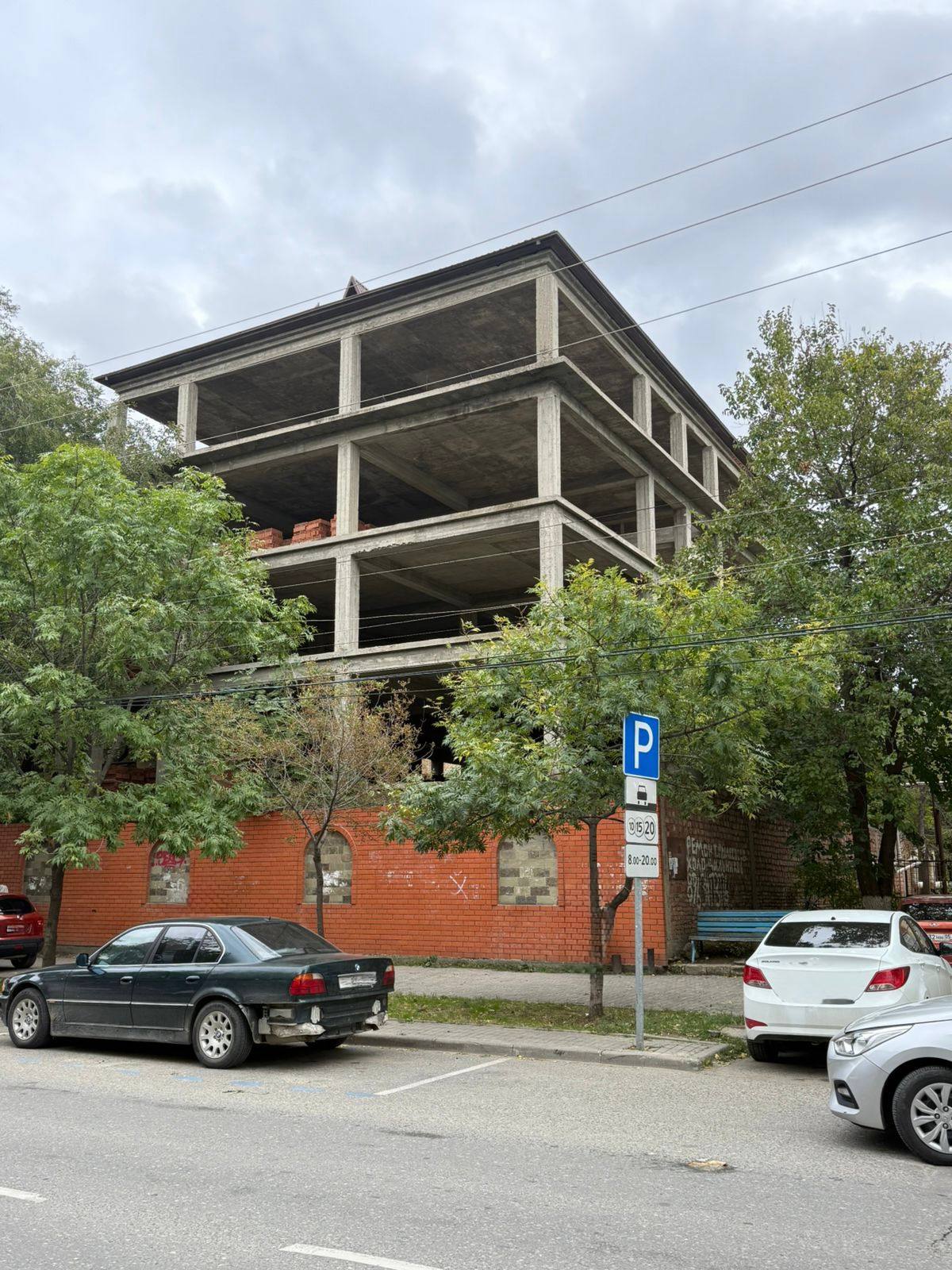 Суд постановил снести опасный пятиэтажный каркас в центре Махачкалы