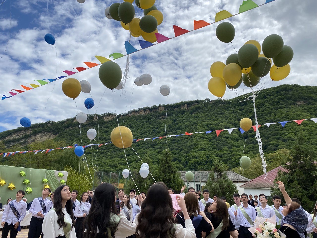 В школах Табасаранского района прозвенели последние звонки