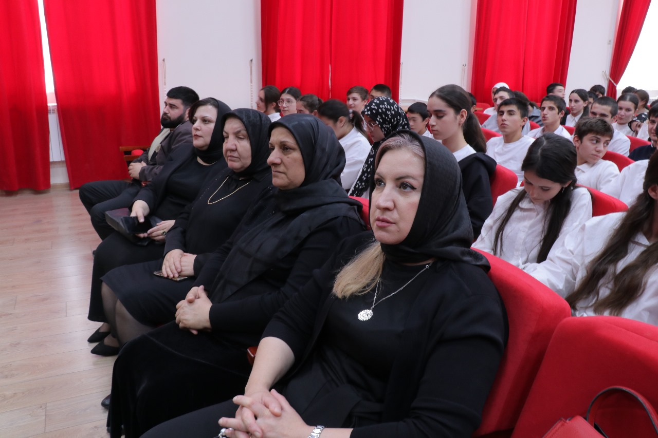 В Сулейман-Стальском районе прошел показ патриотического фильма «Сильные духом»