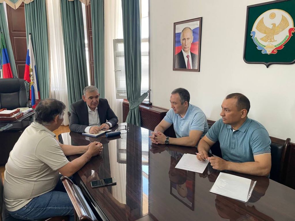 Глава Минсельхоза Дагестана провел прием граждан в Ногайском районе
