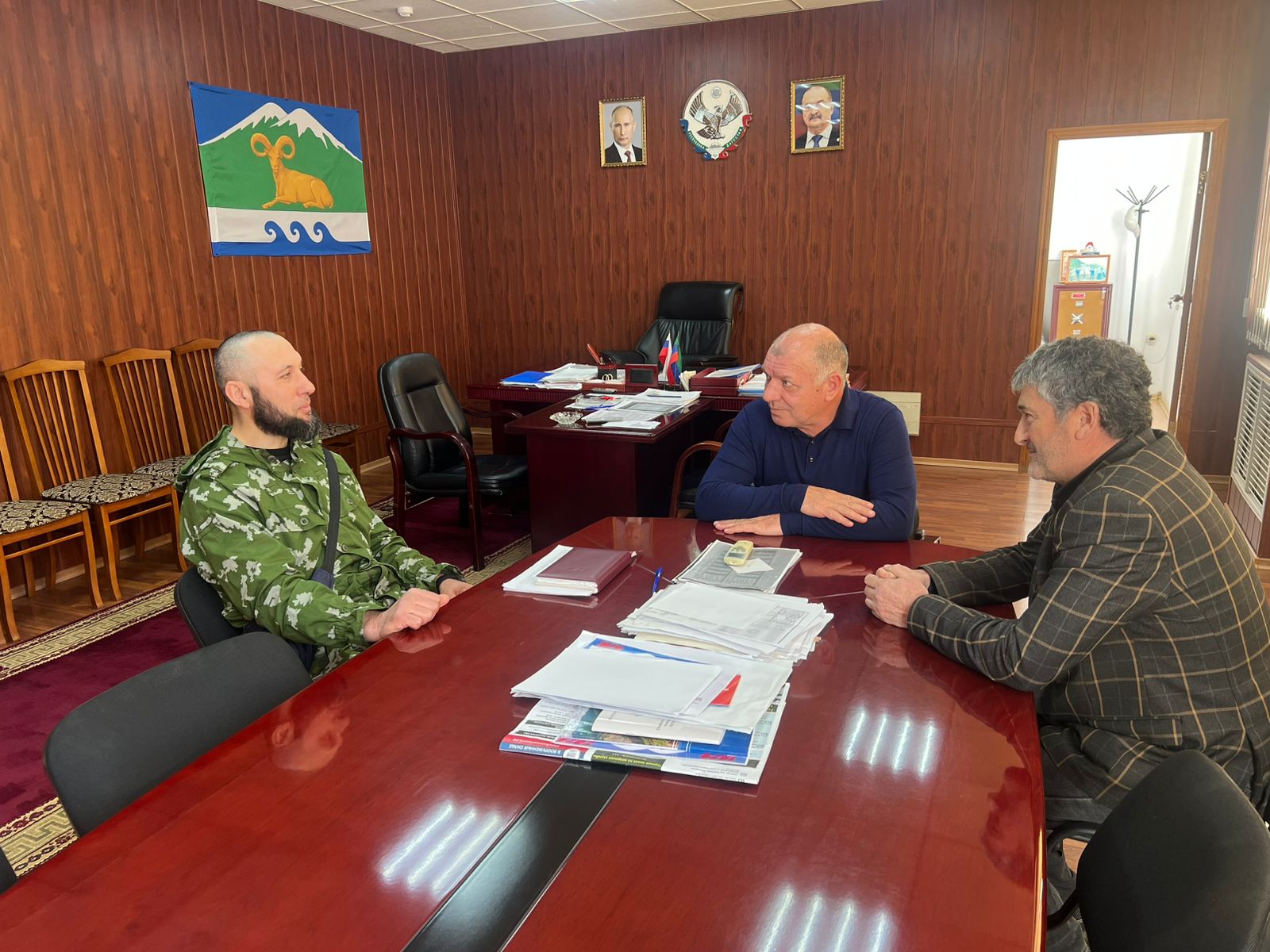 Глава Курахского района встретился с участником СВО