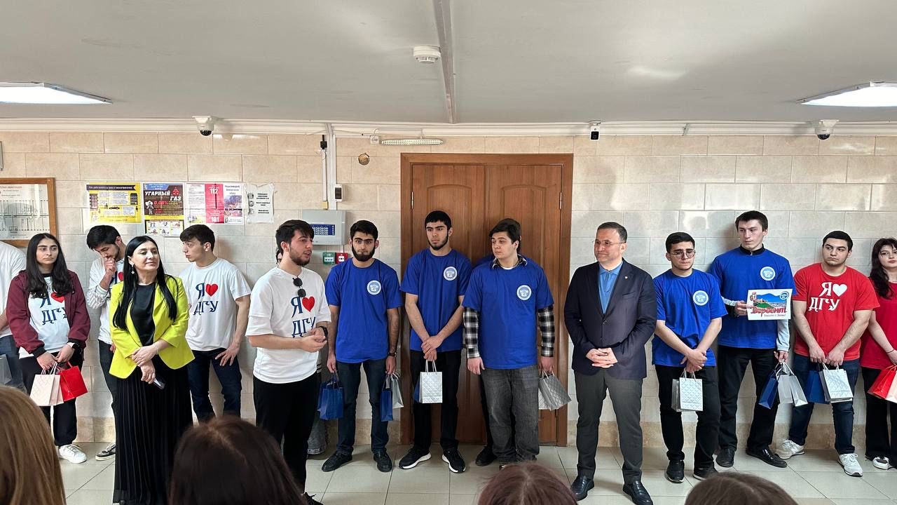 Волонтеры филиала ДГУ в Дербенте навестили детей, прибывших из Белгородской области