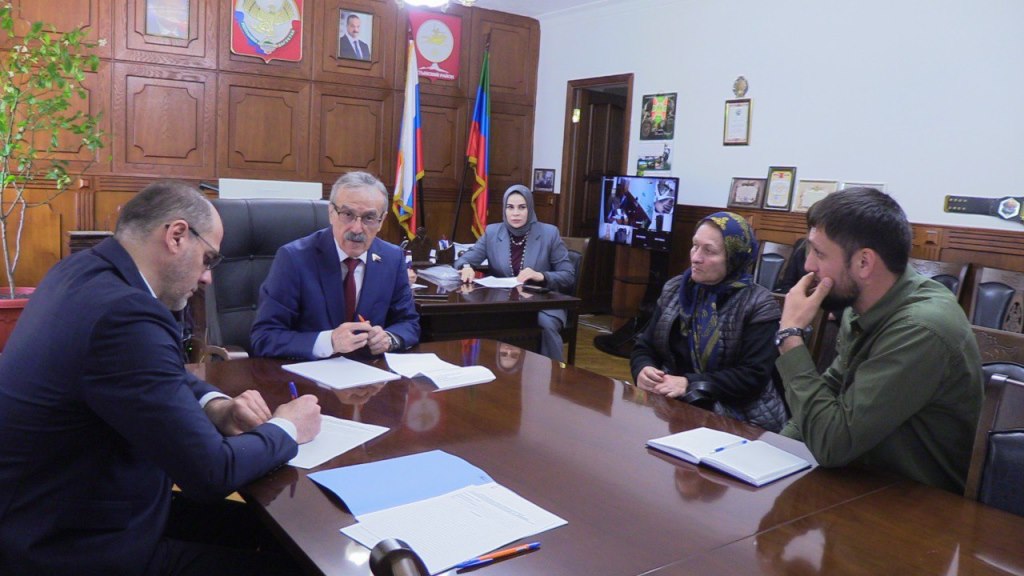 Нурбаганд Нурбагандов с рабочим визитом посетил Ахтынский район