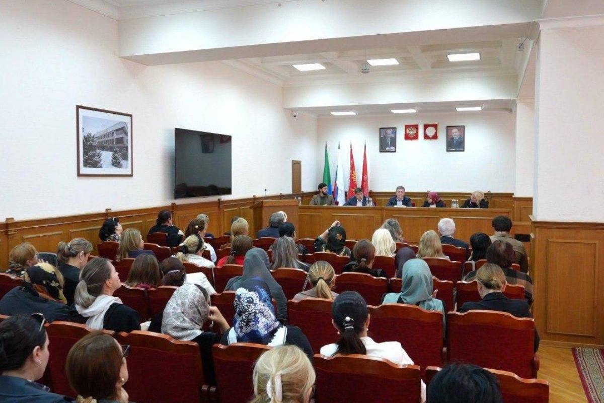 В администрации Махачкалы обсудили повышение налоговой дисциплины в образовательных учреждениях столицы