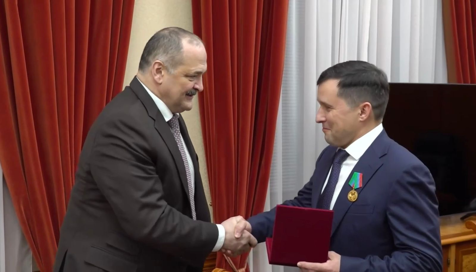 Сергей Меликов встретился с руководителем Управления Федеральной налоговой службы по РД