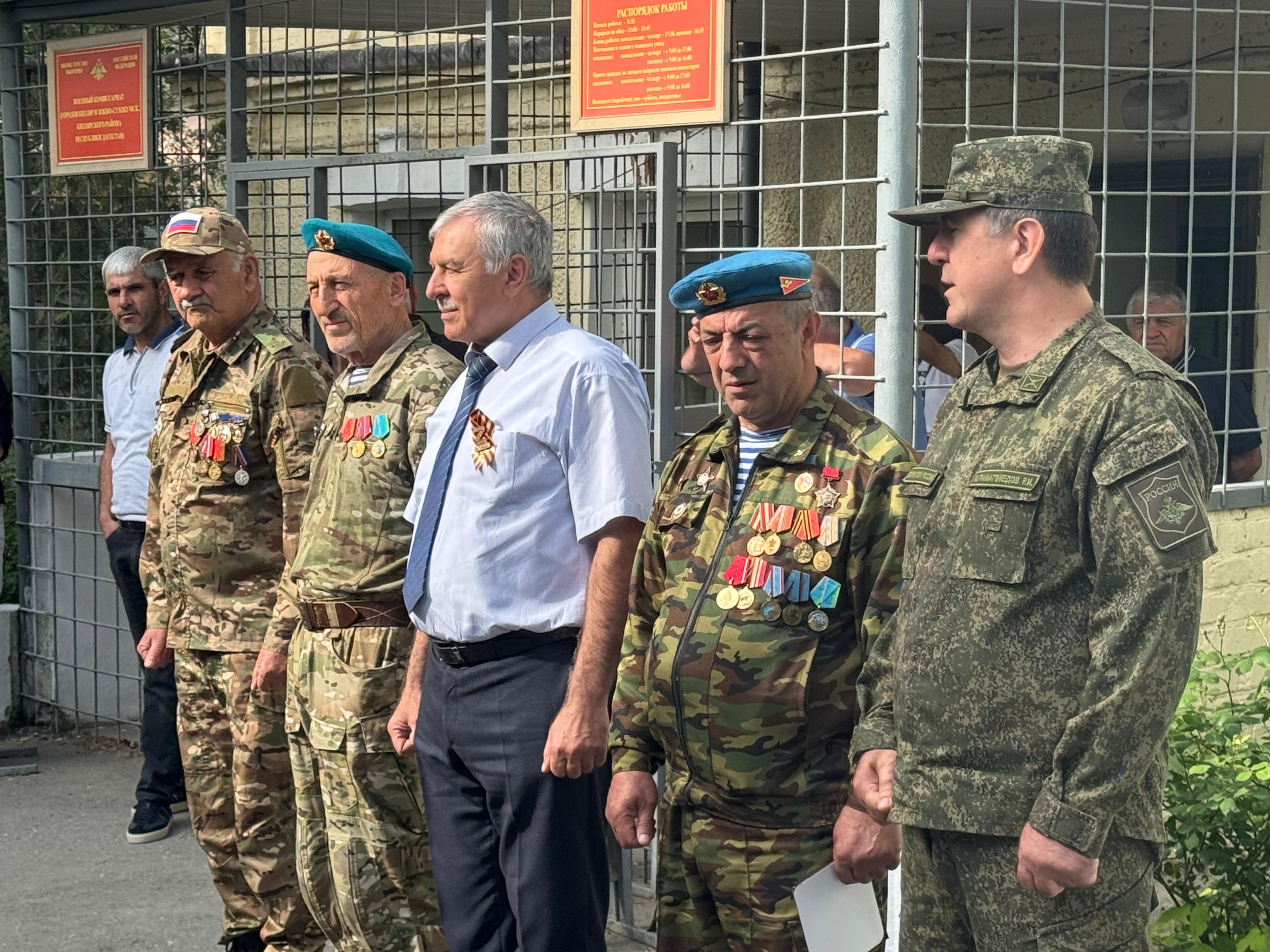 Состоялась очередная отправка призывников из Кизлярского района на срочную военную службу