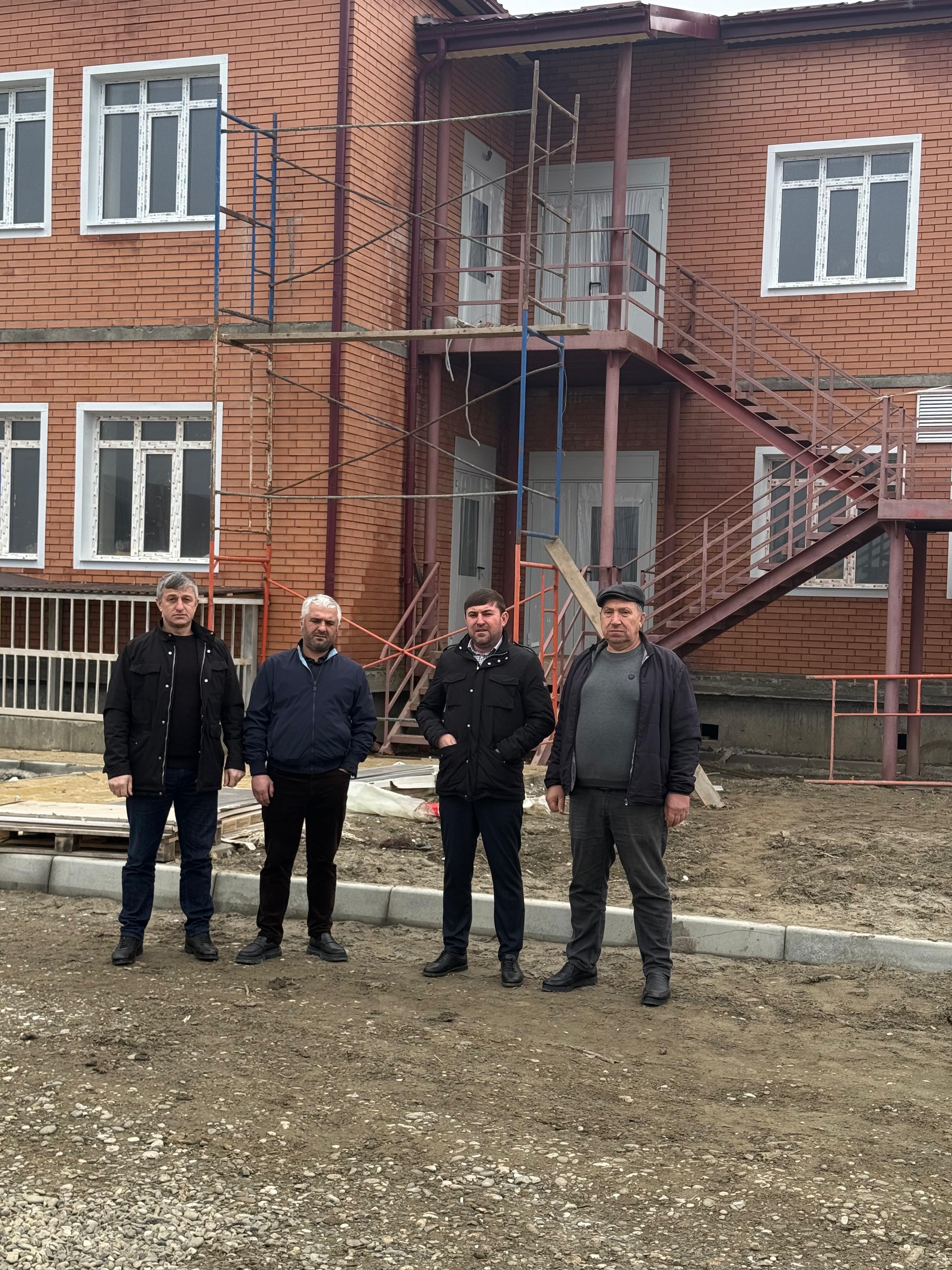 Единороссы Тарумовского района проинспектировали строительство детского сада