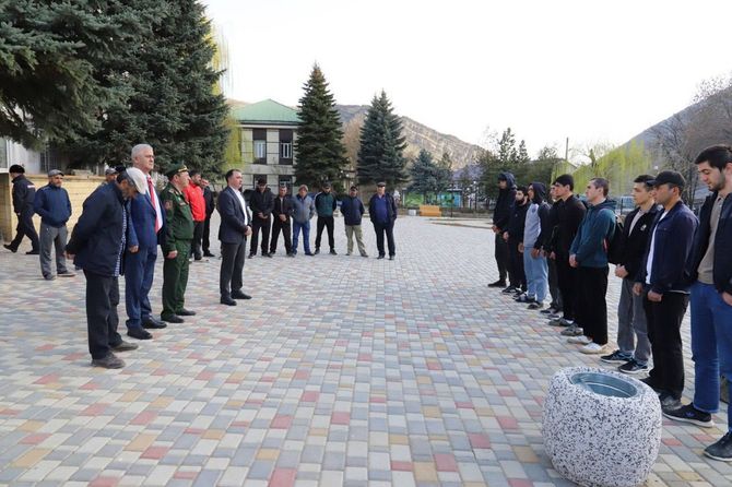 В Табасаранском районе проводили 10 новобранцев весеннего призыва