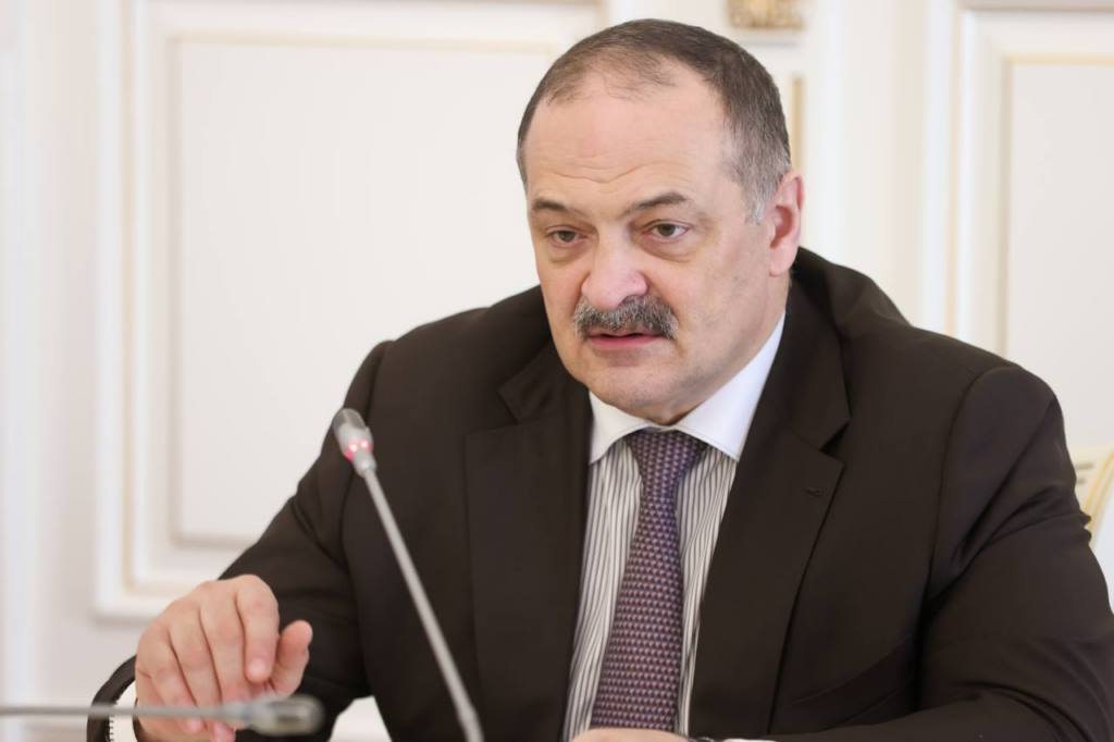 Сергей Меликов предложил поменять формат эстафеты «Сделай подарок родной школе»