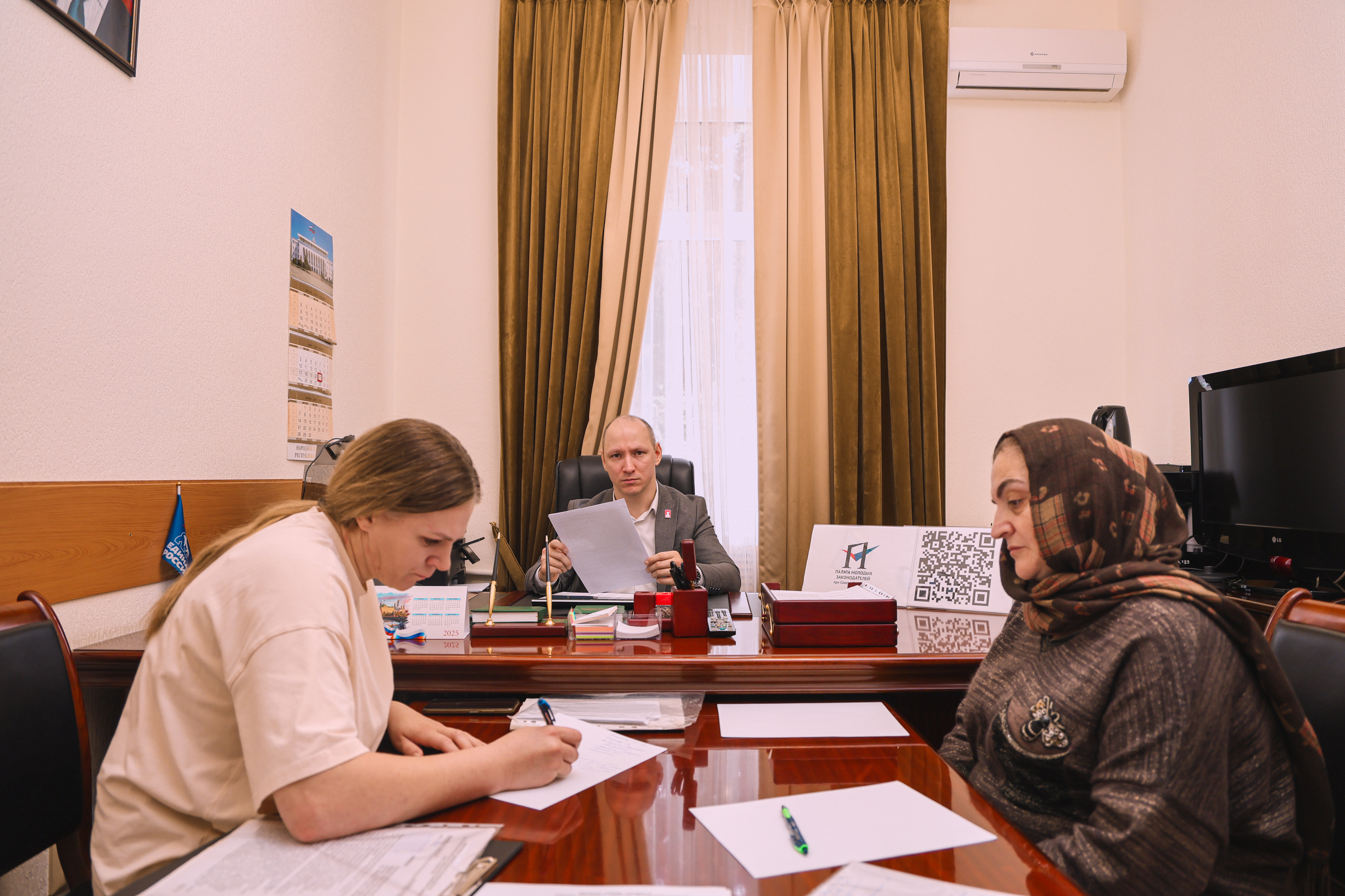 Депутат Гасан Османов продолжает проводить личные приемы граждан