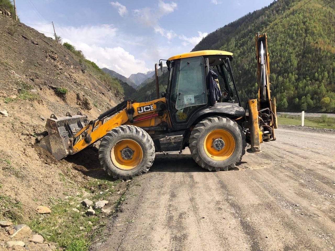 Обвал скалы перекрыл дорогу в Агульском районе Дагестана