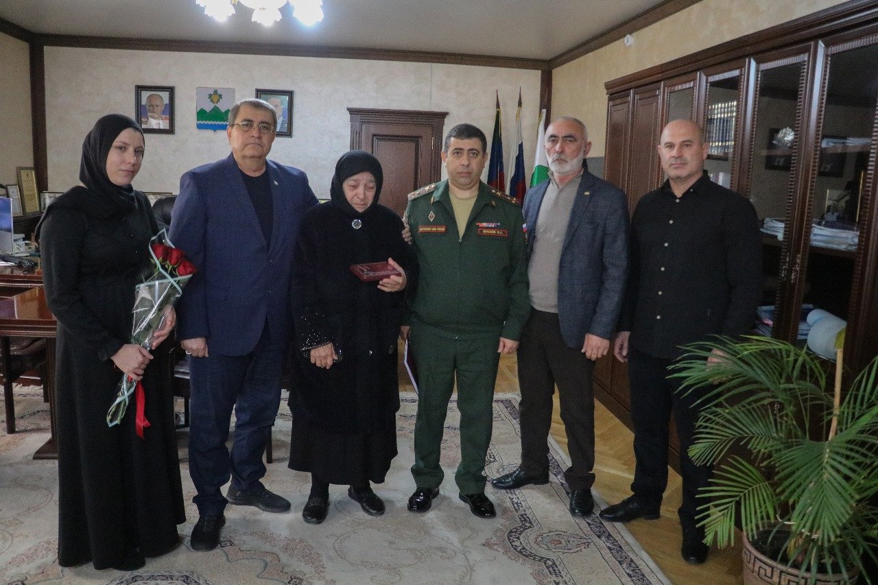 В Дербентском районе вручили госнаграды семьям погибших военнослужащих