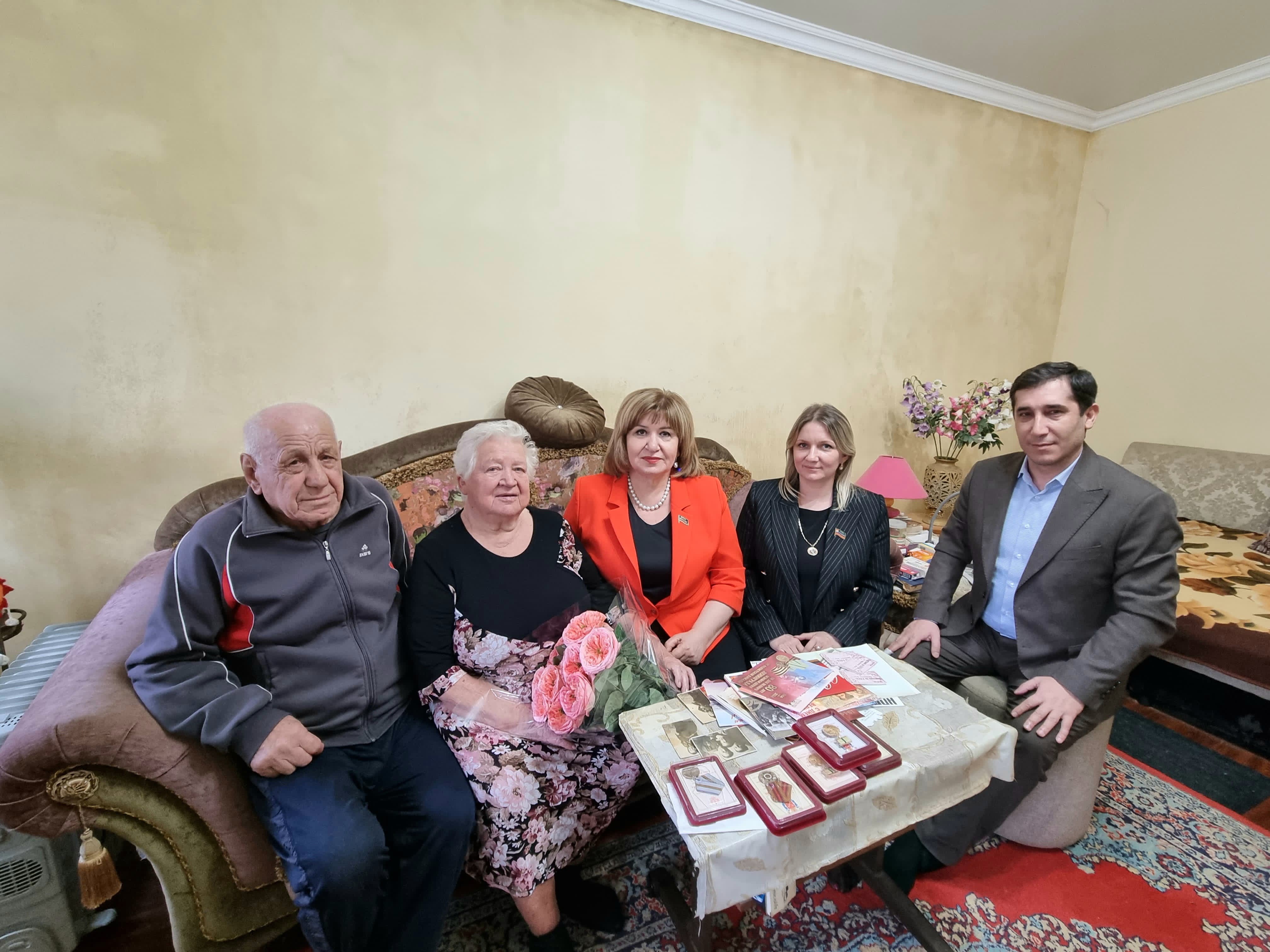 Депутаты-единороссы навестили блокадницу Людмилу Сопатову