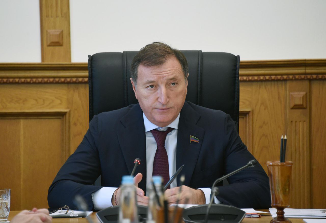 Спикер парламента Дагестана передал путевки на малое паломничество нуждающимся