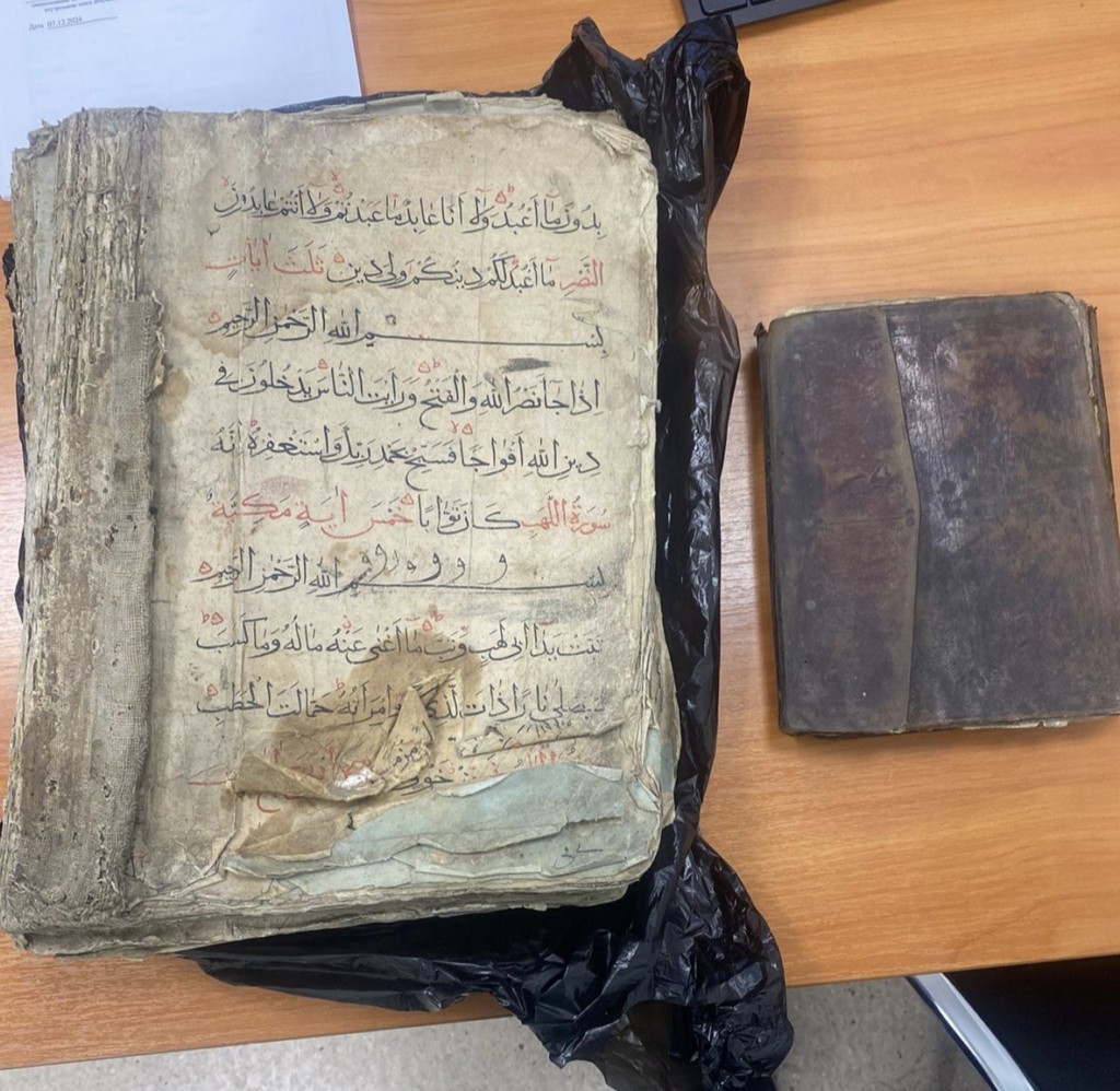 Таможенники Дагестана пресекли попытку контрабанды раритетных книг в Турцию