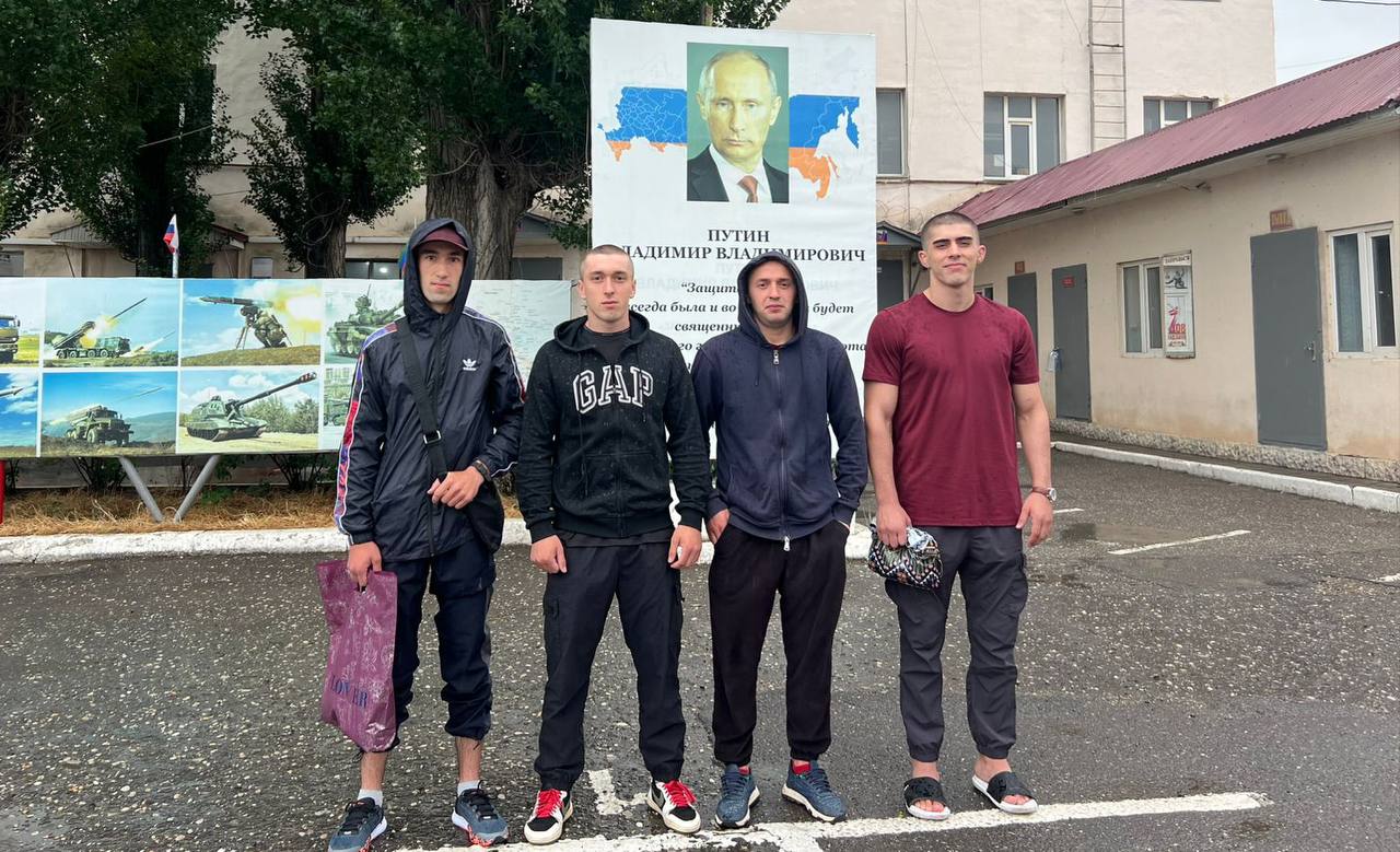 Четверо новобранцев из Чародинского района отправилась на срочную службу