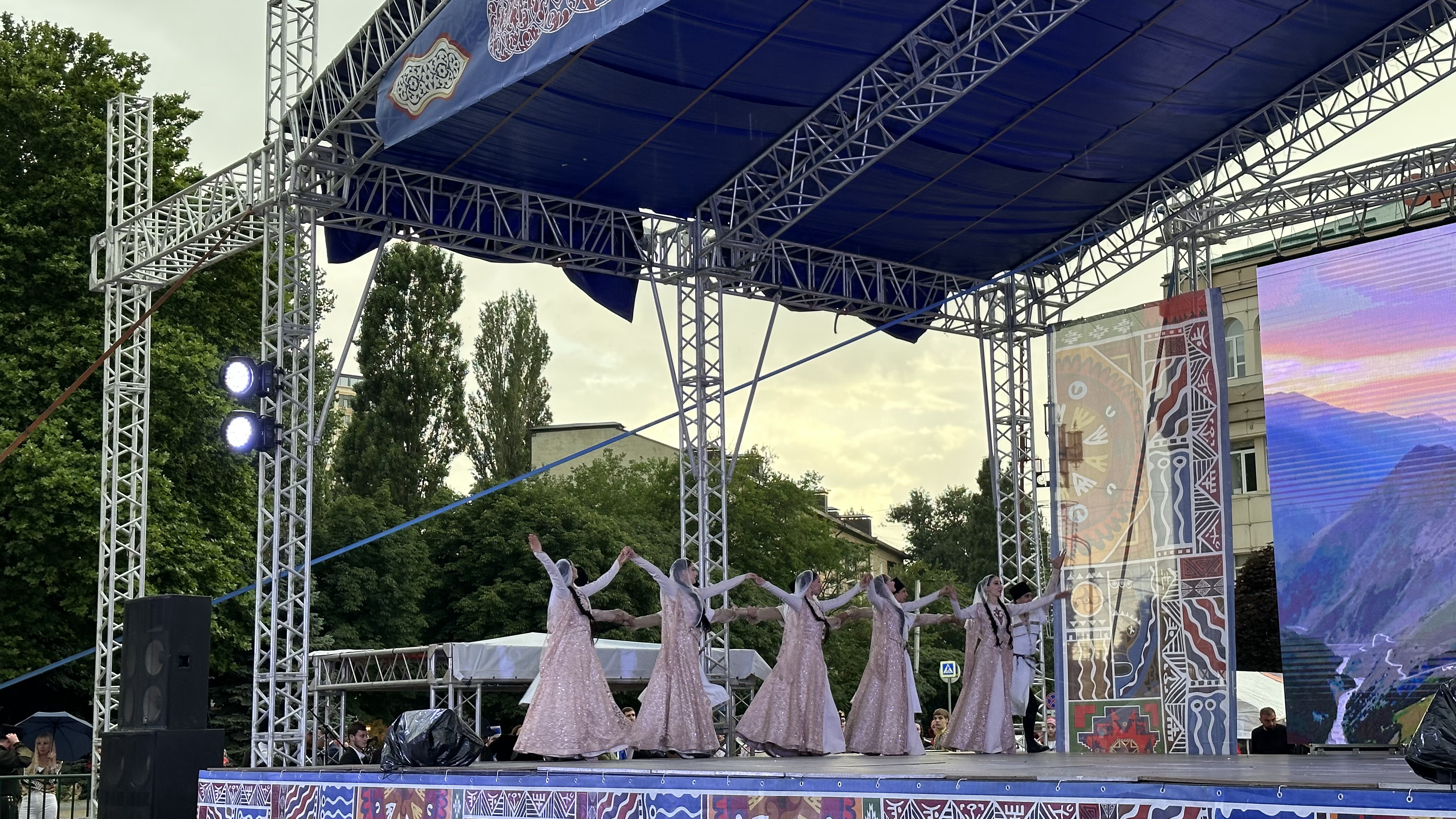 Открытие фестиваля творчества «Кавказ – единая семья» прошло в Махачкале