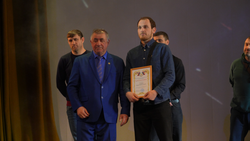 В Санкт-Петербурге дагестанцам, спасавшим пассажиров утонувшего автобуса, вручили грамоты