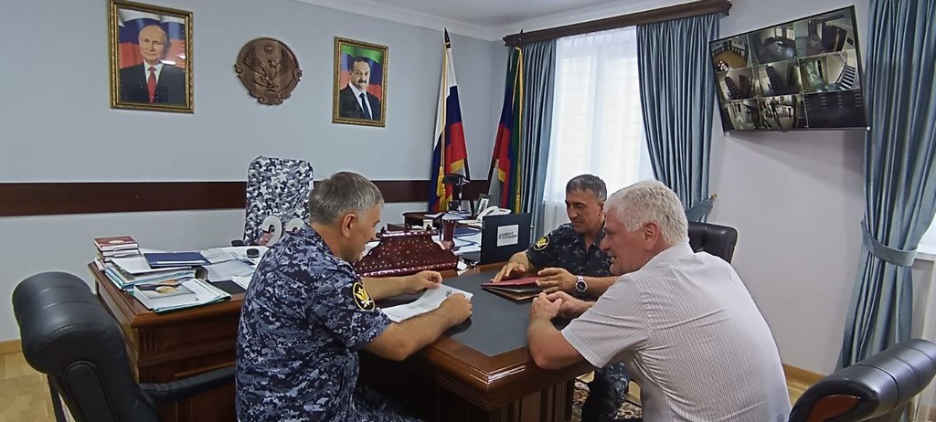 Глава Кизилюртовского района встретился с руководством Колонии-поселения № 9