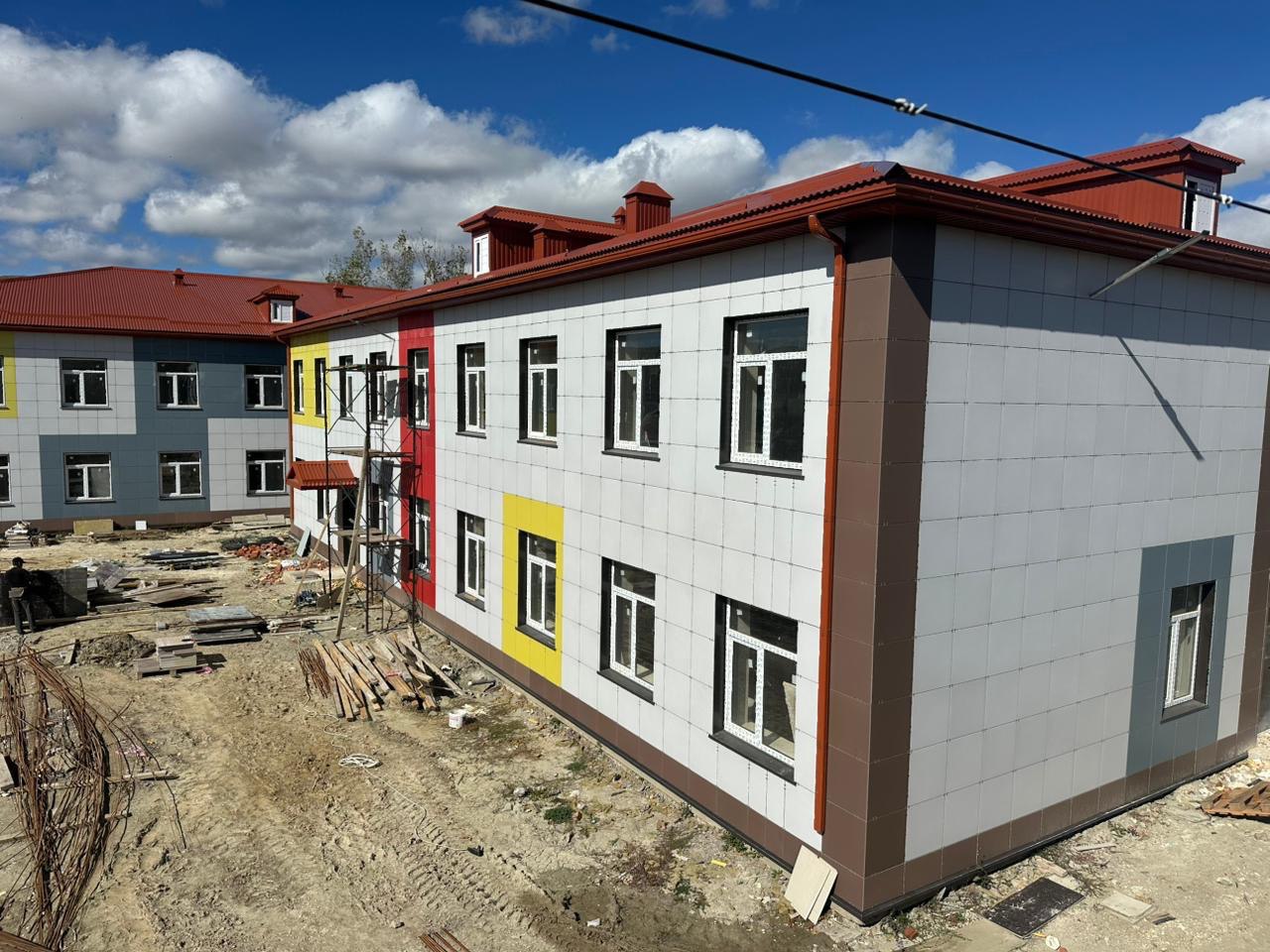 В Левашинском районе в строящемся детсаду практически выполнены работы по облицовке фасада