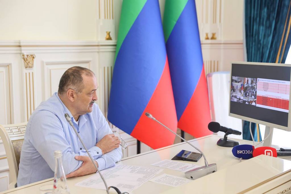 Глава РД назвал ведомства, лидирующие по скорости обработки запросов граждан