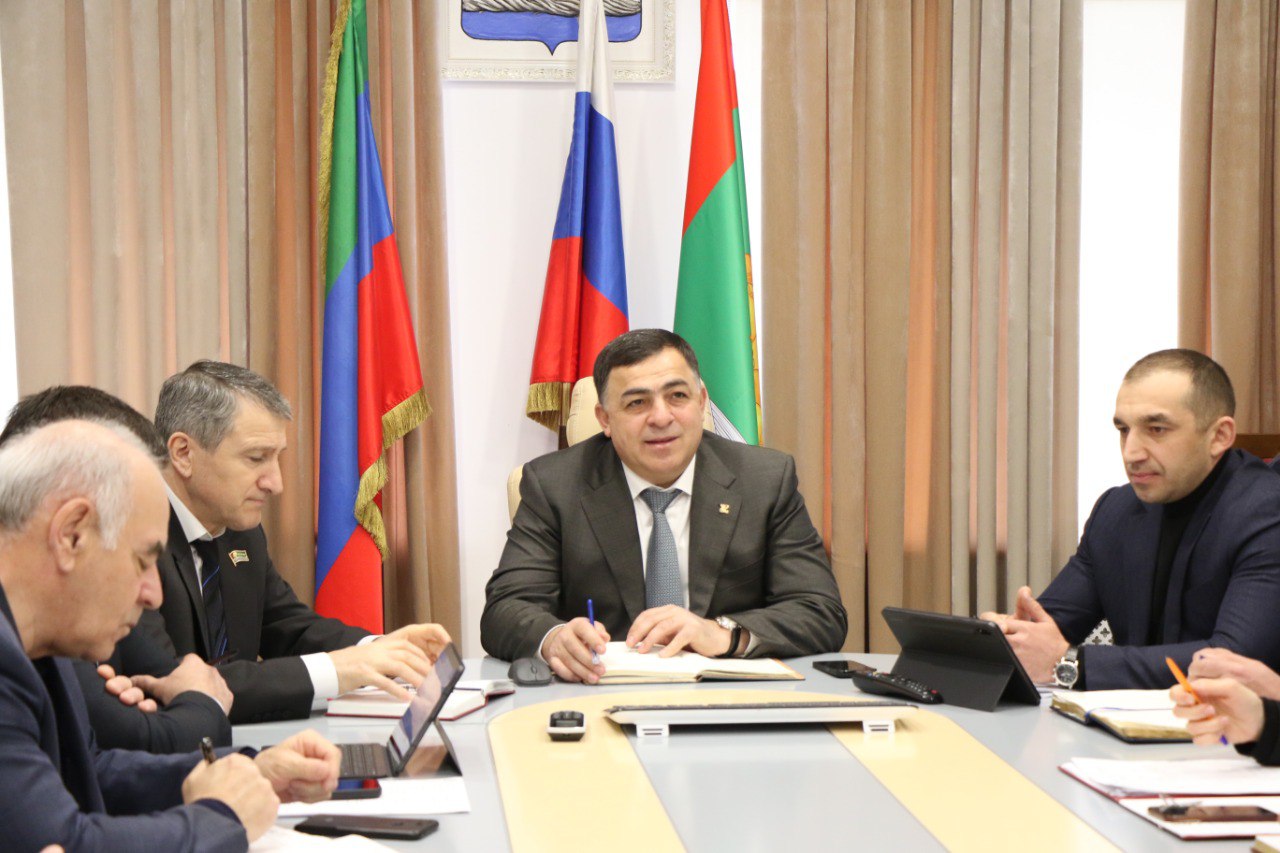 Ряд актуальных вопросов обсужден на совещании под руководством главы Магарамкентского района