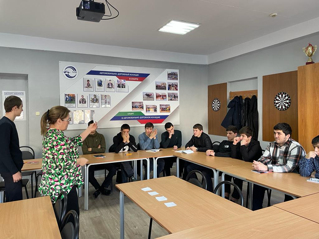 Студентам колледжа в Махачкале рассказали о важности сохранения семейных ценностей