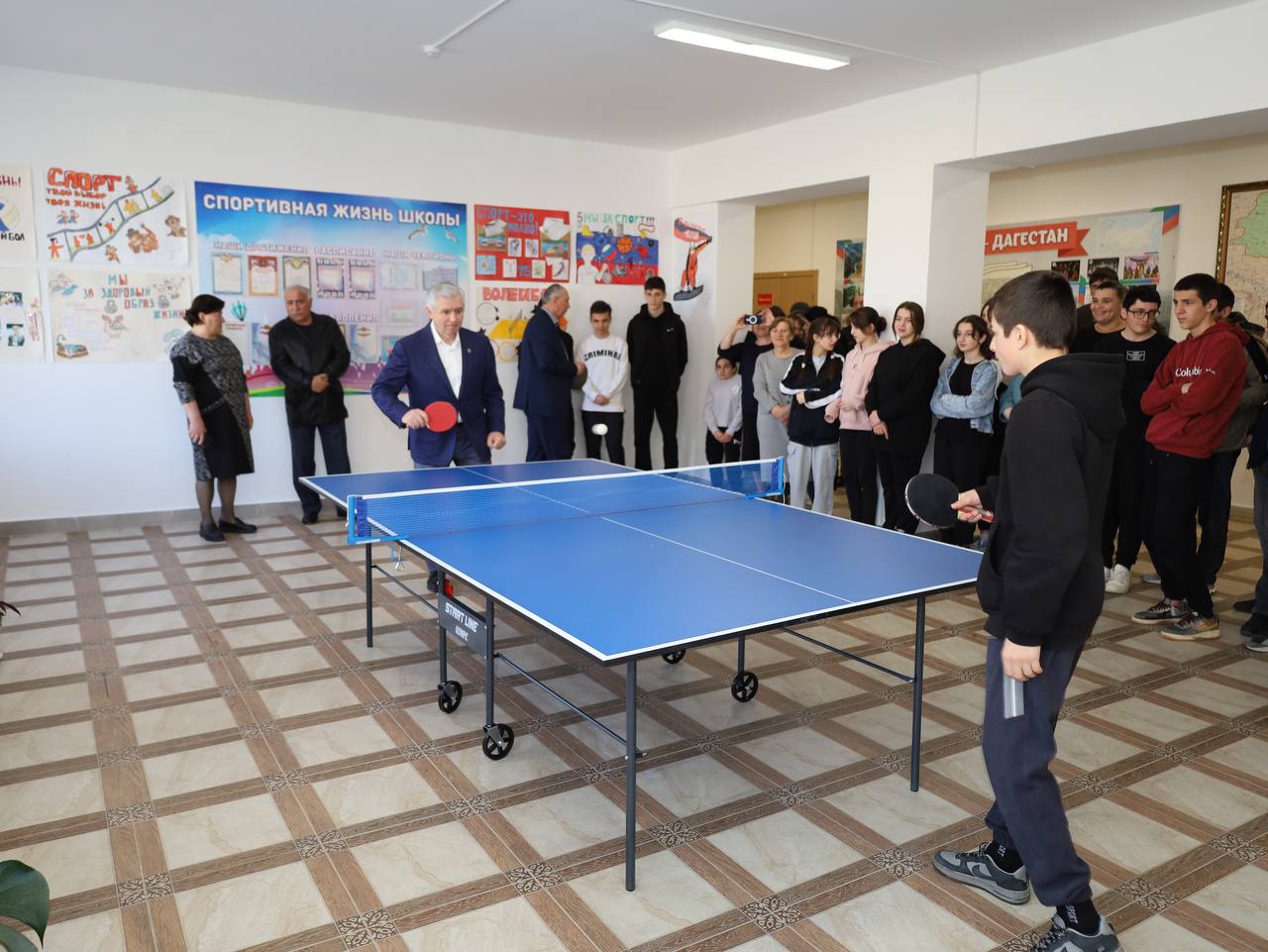 Юсуп Магомедов предложил продвигать акцию «Сделай подарок родной школе» внутри района