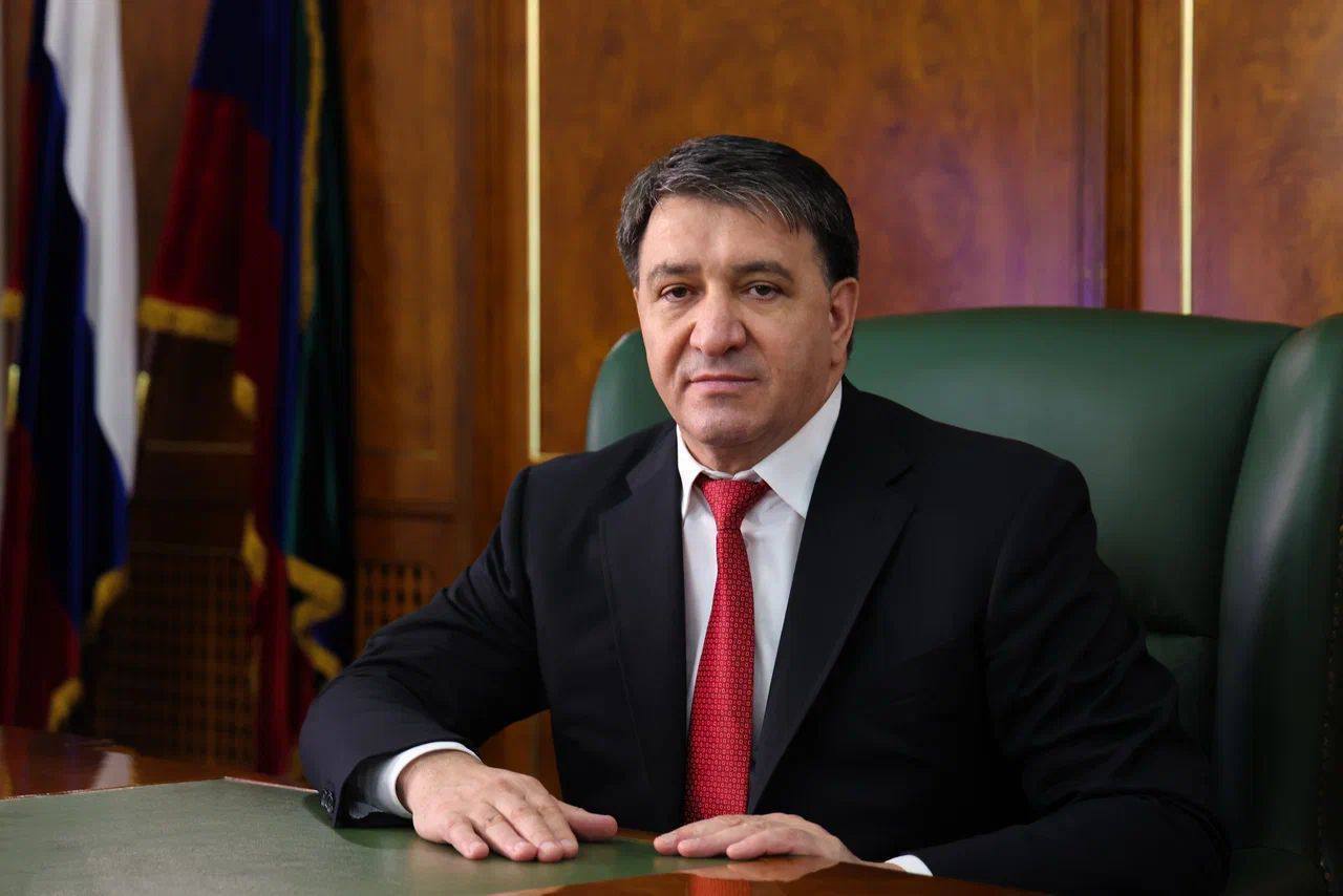 Джамбулат Салавов поздравил работников транспорта Махачкалы и анонсировал поставку новых автобусов