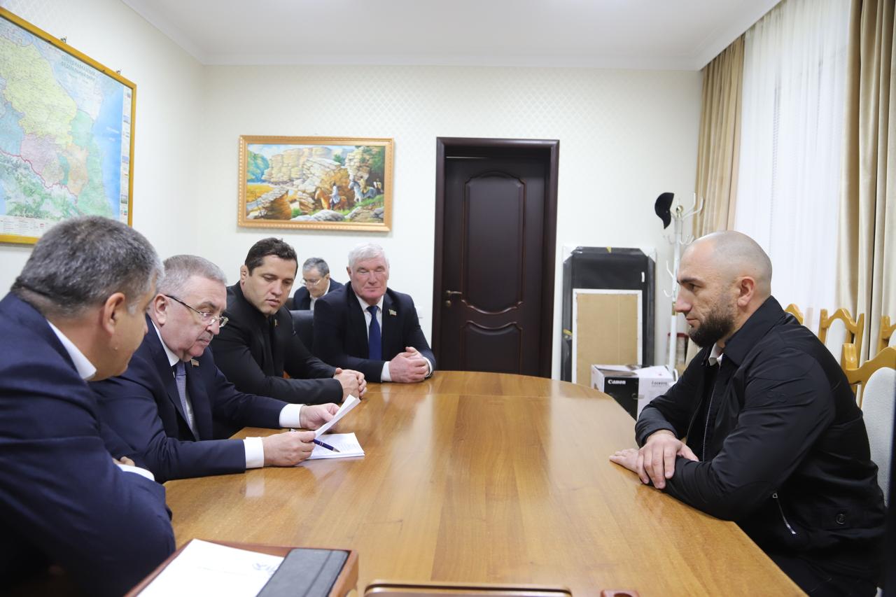 Юрий Левицкий провел прием граждан в Левашинском районе