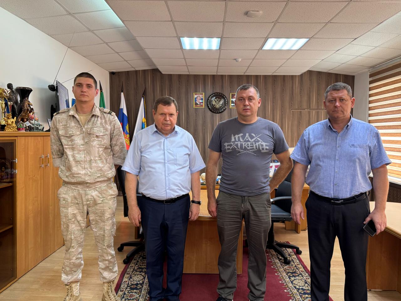 Мэр Кизляра проводил местного жителя Александра Водопьянова, отправившегося в зону СВО