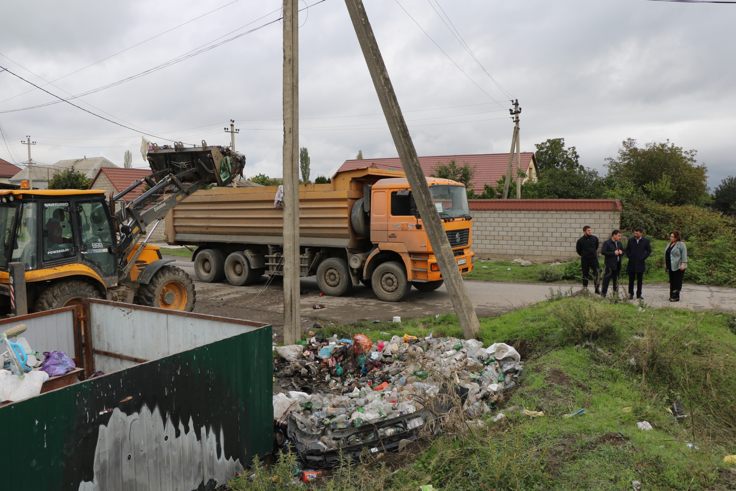 Врио главы Магарамкентского района проверил контейнерные площадки и систему водоснабжения