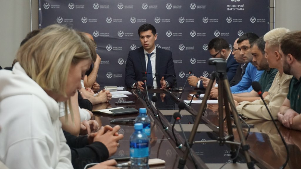 В Минстрое Дагестана прошла встреча с крупными застройщиками России