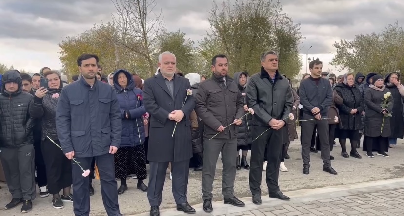 «Сад памяти» открылся в Южно-Сухокумске