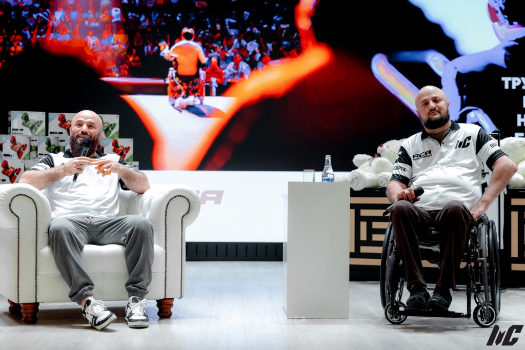 Магомед Исмаилов и Муса Таймазов провели встречу с молодежью в Грозном