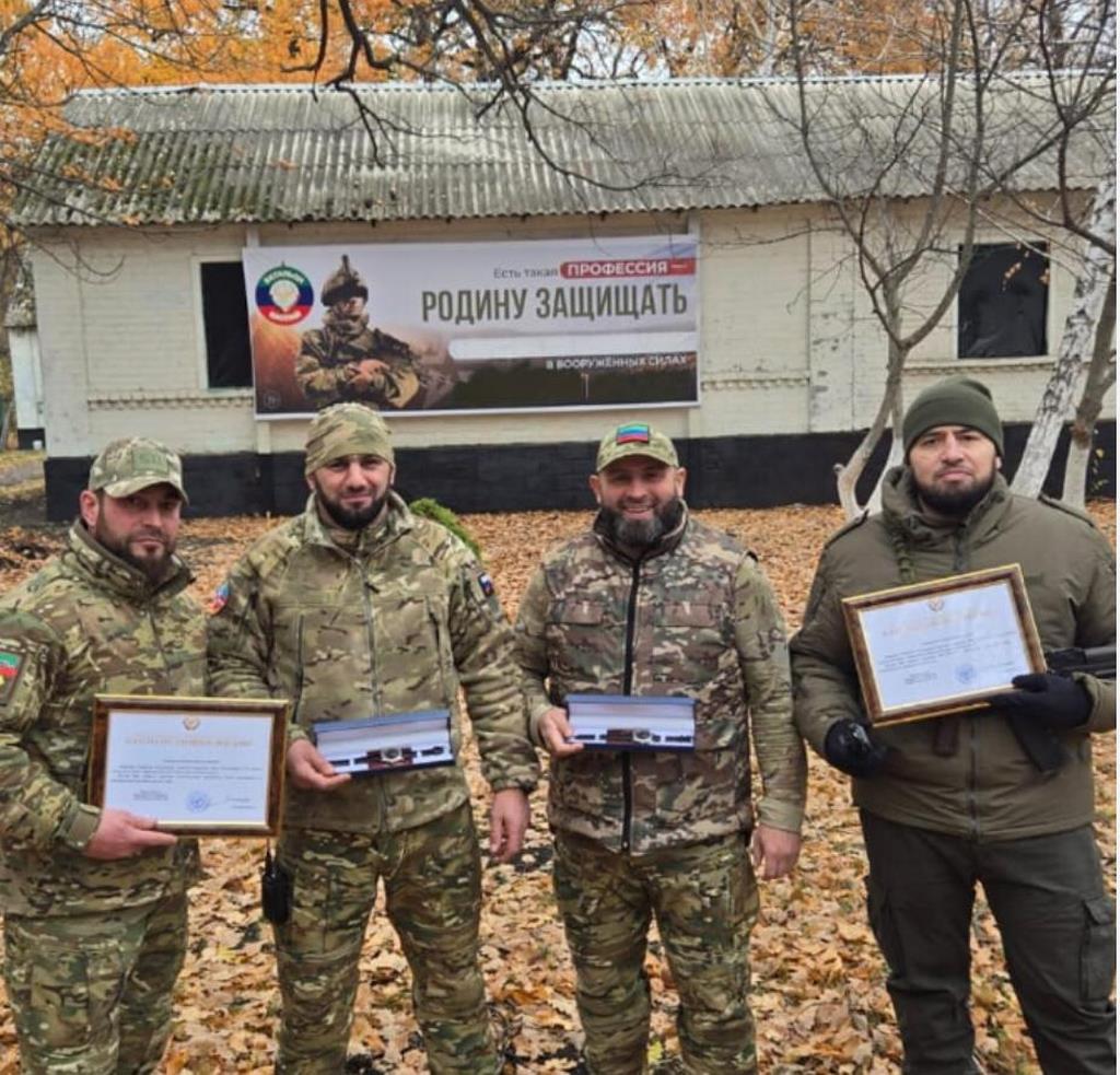 Участников СВО из Хасавюртовского района отметили наградами дагестанского парламента