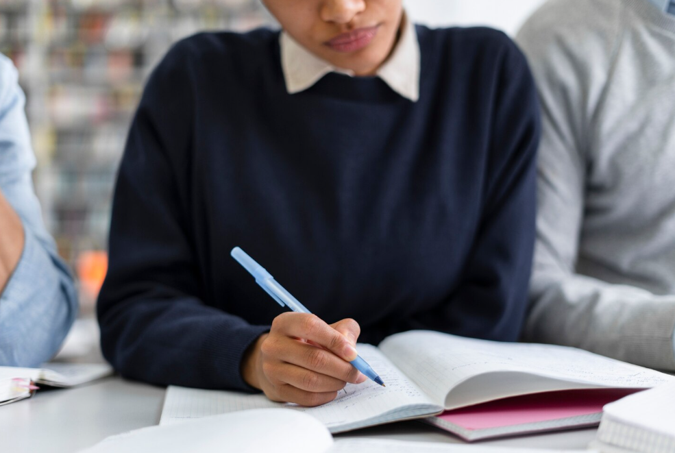 Почти 400 девятиклассников в Дагестане сдают ОГЭ по предметам по выбору