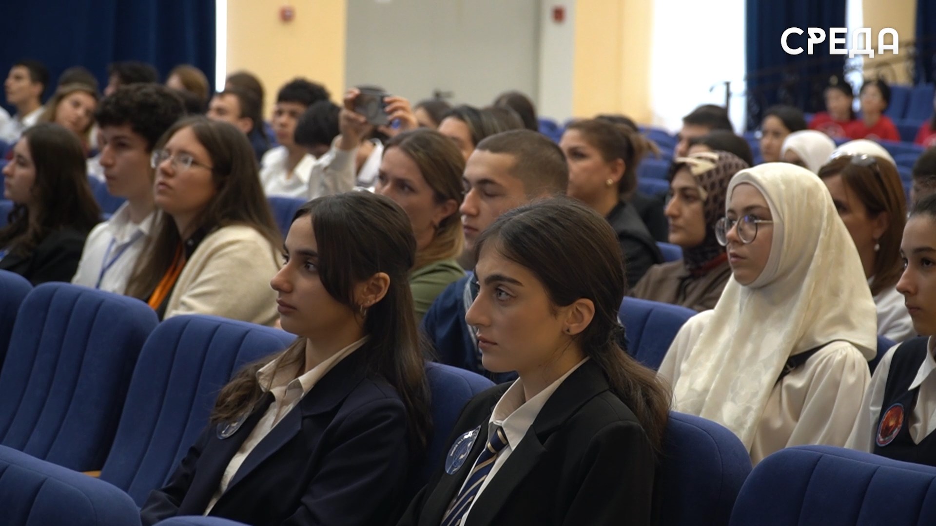 В лицее №14 Каспийска отметили День воссоединения новых регионов с Россией