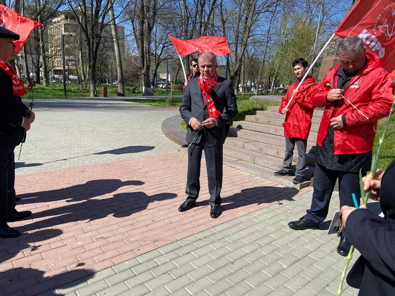 Дагестанские коммунисты отдали дань уважения героям космоса