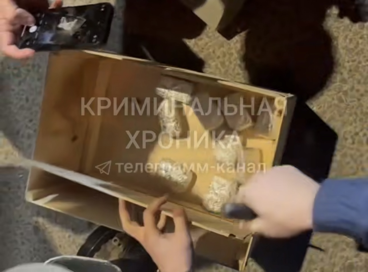 Более 1 кг гашиша обнаружили полицейские в машине жителя Дербента