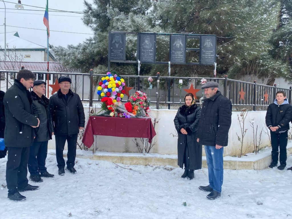 В Татильской школе Табасаранского района открыли мемориальную доску выпускнику школы