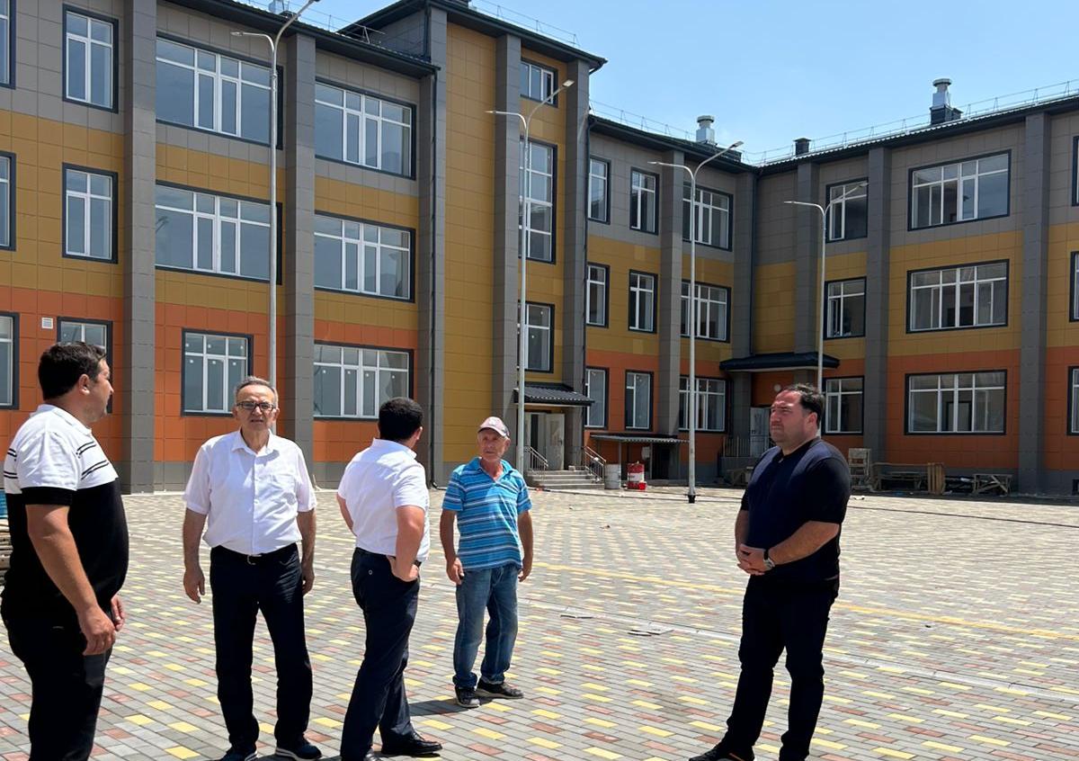 Глава Хасавюртовского района проверил готовность новой школы в Шагаде