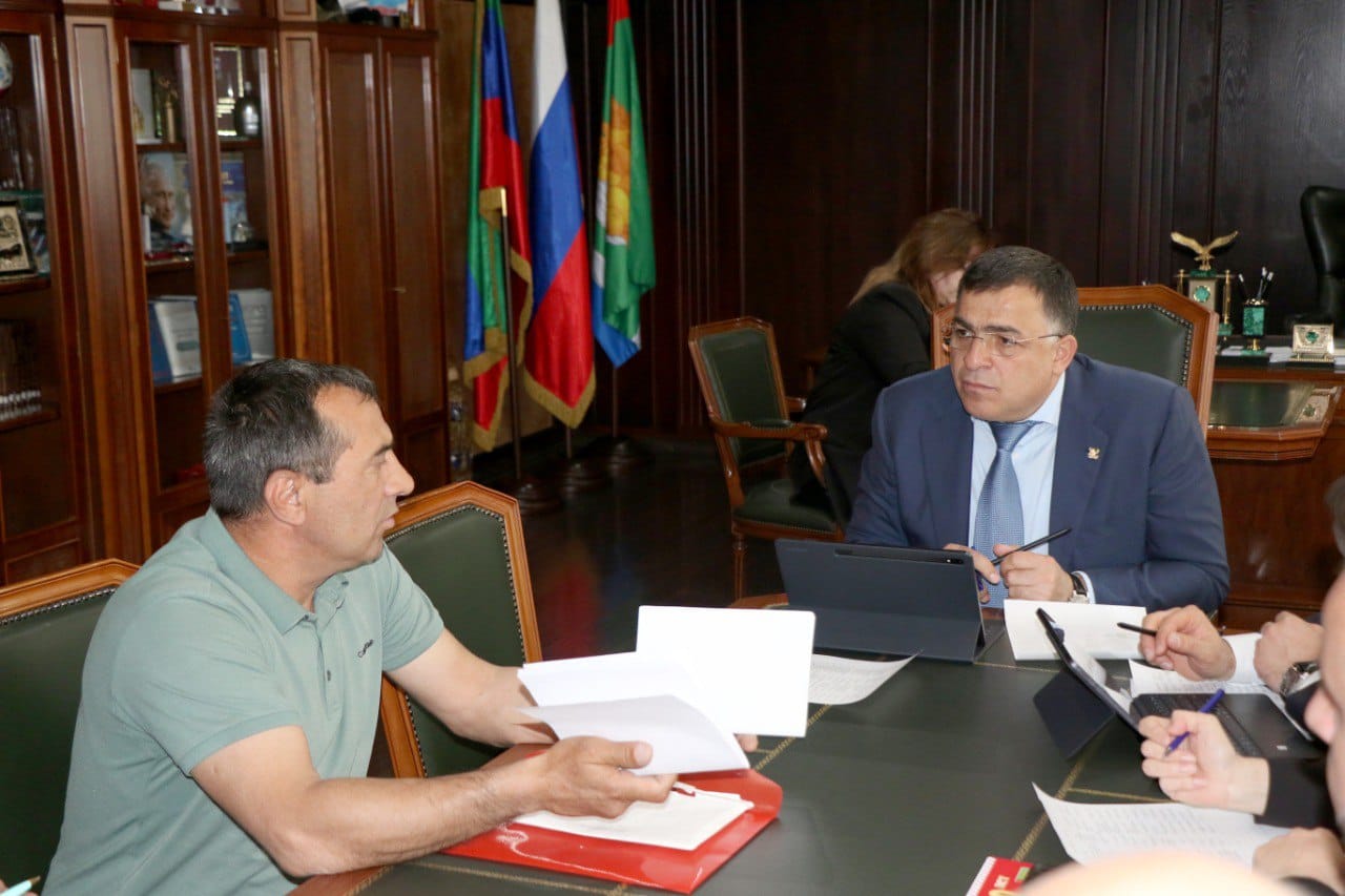 Глава Магарамкентского района провел личный прием граждан